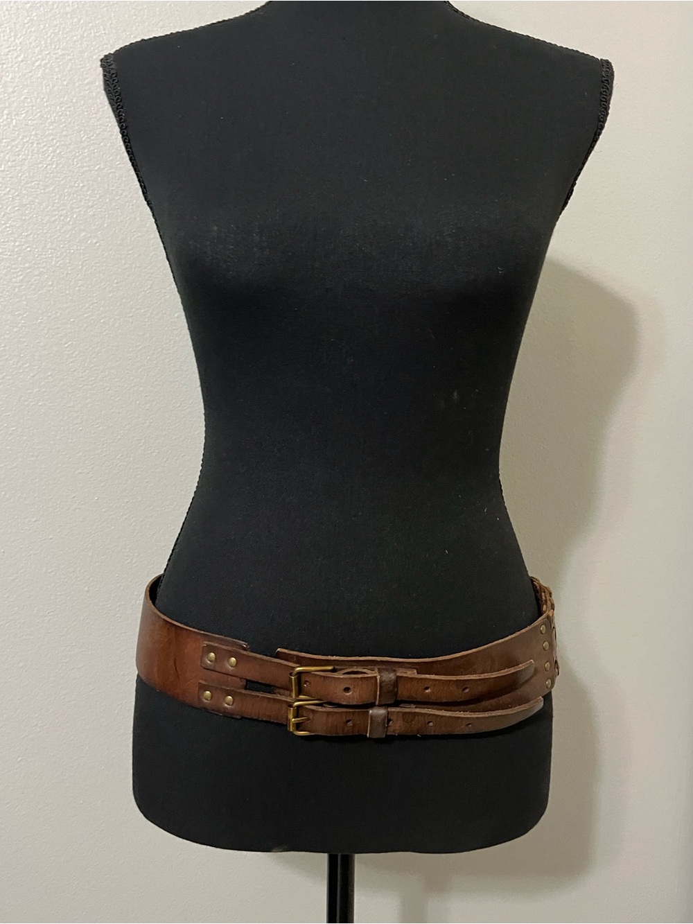 J Crew vintage brown leather low slung belt. Pre-Owned Condition-Good Size L